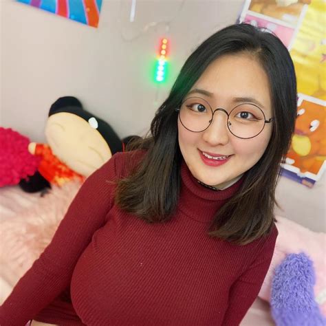 Aroomikimm (@aroomikimstream) .